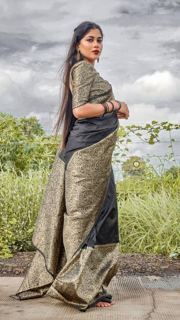 Black Banarasi Silk With Jacquard Work Saree With Attractive Blouse Piece - Image 4