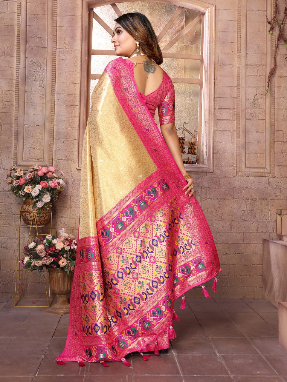 Captivating Gold Color Classic Pallu Silk Saree - Image 2